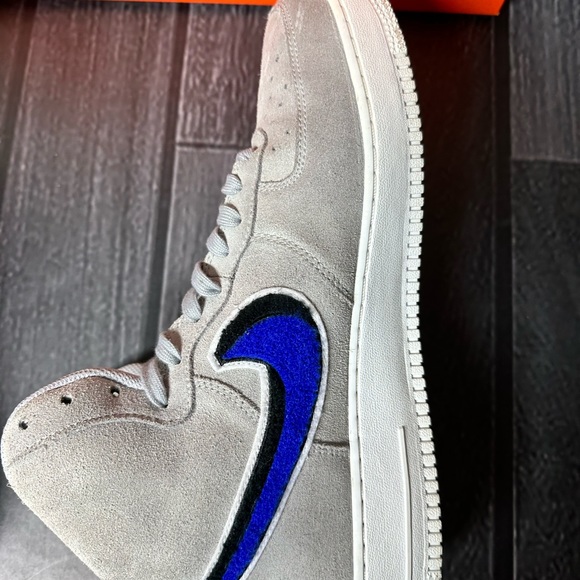 Nike Air Force 1 High LV8 'Chenille Fluff Swoosh' Shoe Size 11.5 Grey 806403-015 - Picture 7 of 13